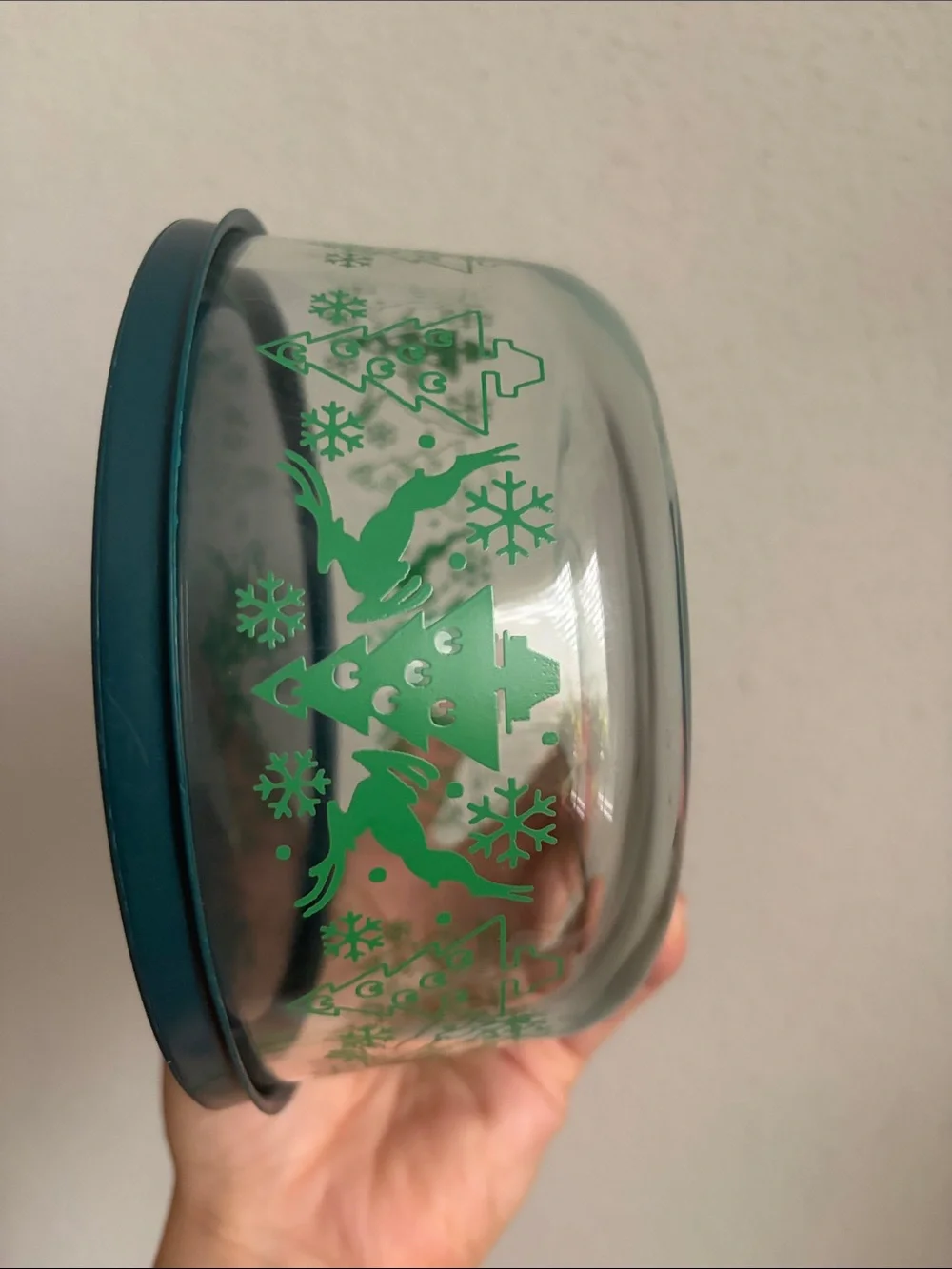 Pyrex Christmas Tree 4 Cup Glass Storage Bowl with Green Lid NWOT